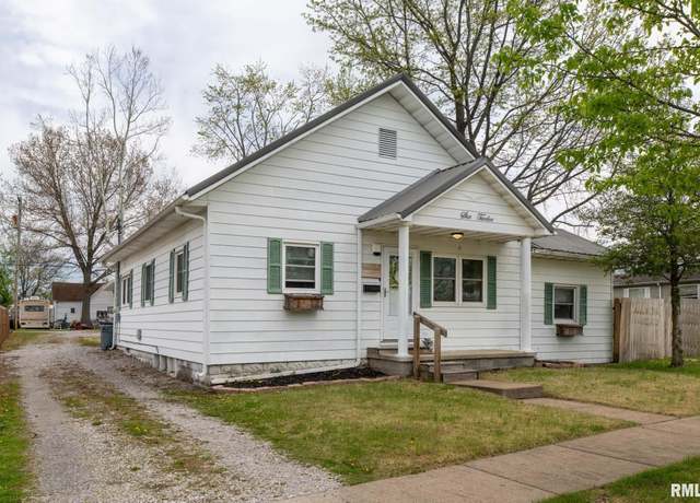 Property at 612 N 17th St, Herrin, IL 62948, 3 beds, 1 bath