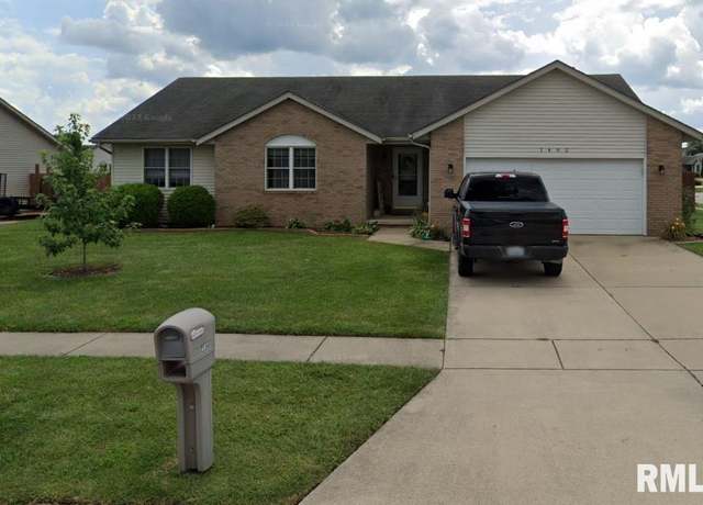 Property at 1402 Redwood Dr, Chatham, IL 62629, 3 beds, 2 baths