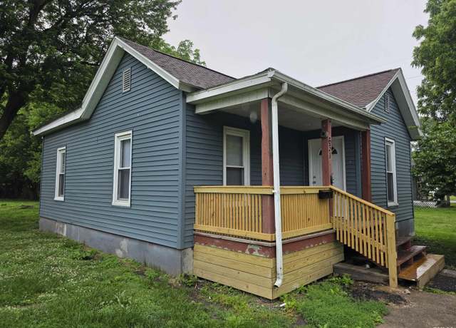 Property at 631 Myrtle St, Jacksonville, IL 62650, 2 beds, 1 bath