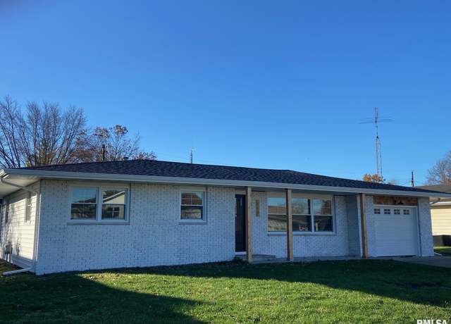 Property at 716 W Pauline St, Taylorville, IL 62568, 3 beds, 1.5 baths