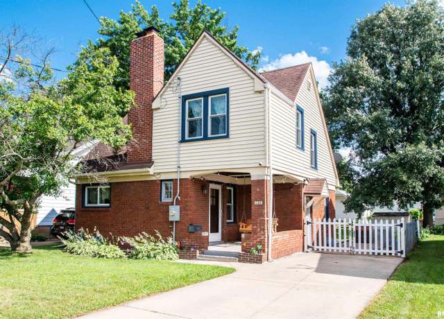 Property at 1926 W Callender Ave, West Peoria, IL 61604, 3 beds, 1.5 baths