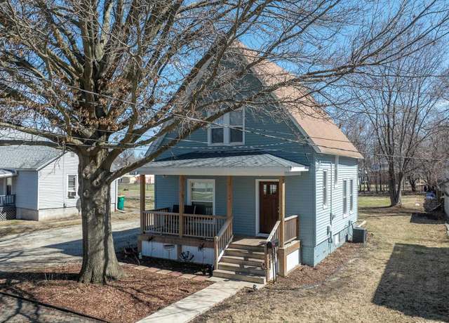 Property at 253 Day St, Galesburg, IL 61401, 2 beds, 1 bath