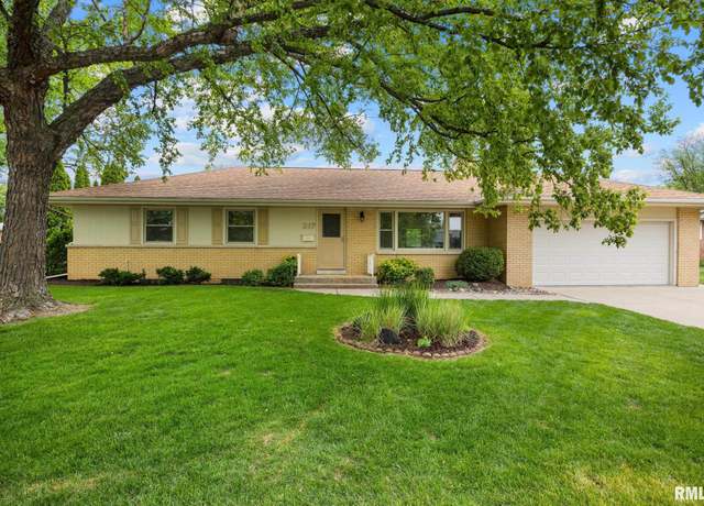 Property at 217 E Hazelwood St, Morton, IL 61550, 3 beds, 2 baths