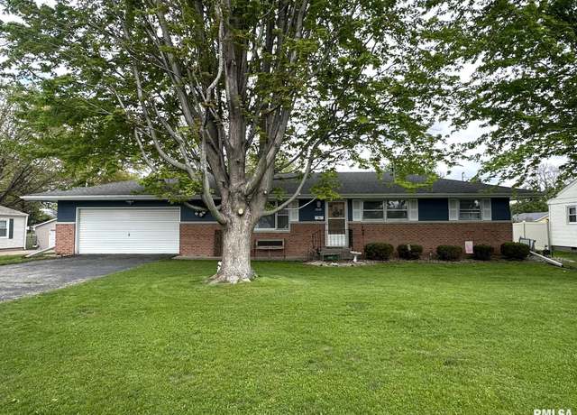 Property at 1755 Robertson Ave, Galesburg, IL 61401, 4 beds, 2 baths