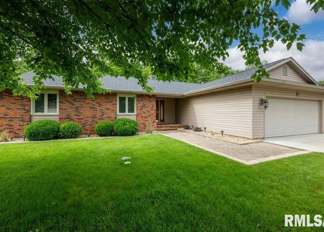 Property at 515 Illini Dr, East Peoria, IL 61611, 3 beds, 3 baths