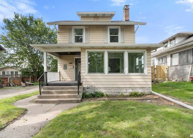 Property at 230 E Garfield St, Davenport, IA 52803, 3 beds, 2 baths