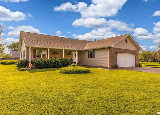 Property at 3021 Teakwood Ln, Herrin, IL 62948, 3 beds, 2.5 baths