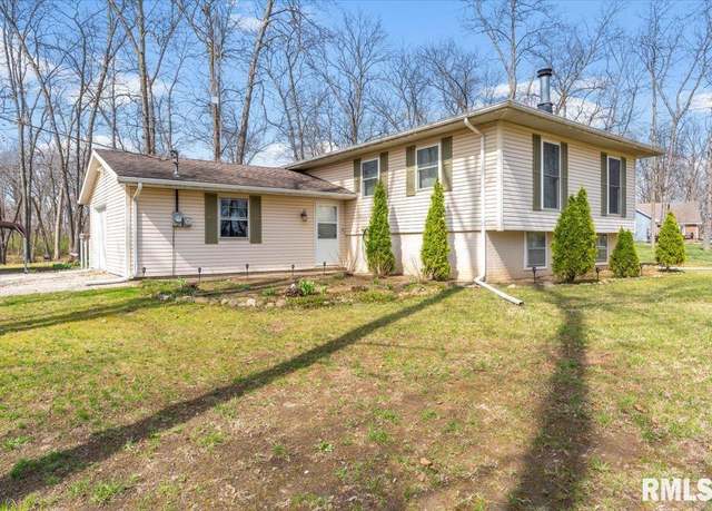 Property at 15674 N Lake Rd, Girard, IL 62640, 3 beds, 2 baths