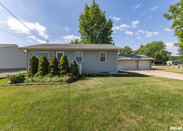 Property at 1821 9th St, Camanche, IA 52730, 3 beds, 2 baths