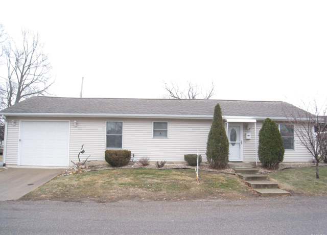 Property at 1120 N 15th St, Quincy, IL 62301, 2 beds, 1 bath