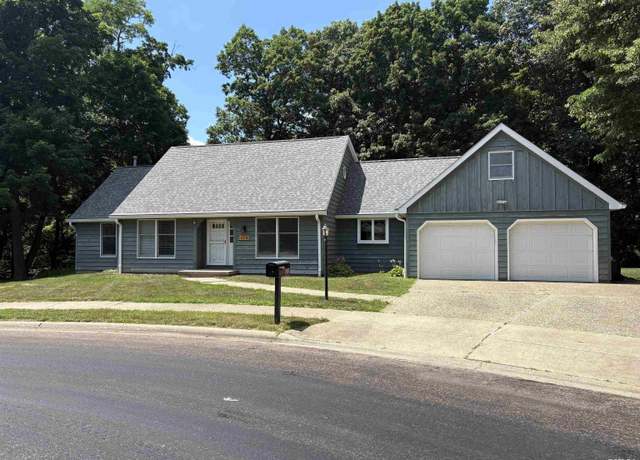 Property at 1119 W Sleepy Hollow Ct, Peoria, IL 61615, 3 beds, 2.5 baths