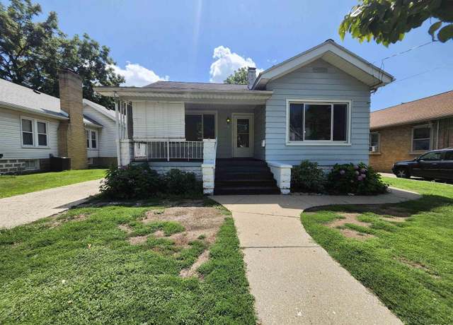 Property at 904 W Gift Ave, Peoria, IL 61604, 2 beds, 1 bath