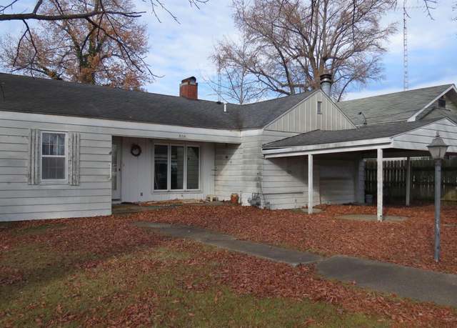 Property at 213 S Peach St, Duquoin, IL 62832-1204, 3 beds, 2 baths