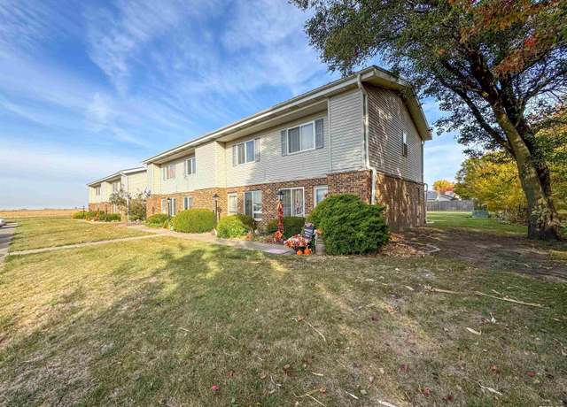 Property at 102 E Via Ghiglieri St, Toluca, IL 61369, 8 beds, 6 baths