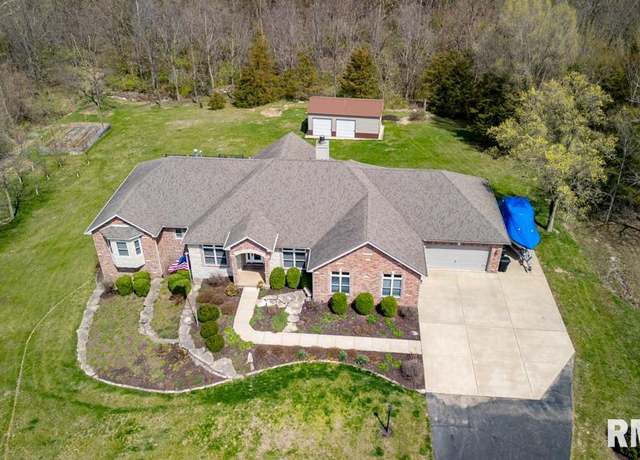 Property at 446 Macey Lake Rd, Metamora, IL 61548, 4 beds, 3.5 baths