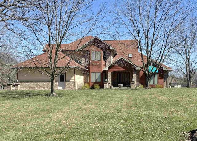 Property at 112 Lonergan Ln, Jacksonville, IL 62650, 4 beds, 4 baths