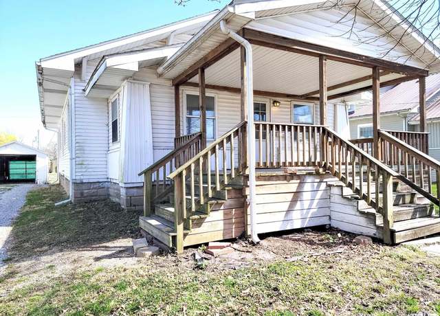 Property at 437 S Main St, Flora, IL 62839, 3 beds, 1 bath
