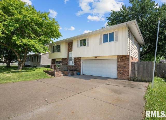 Property at 2917 W 65th St, Davenport, IA 52806, 4 beds, 2.5 baths