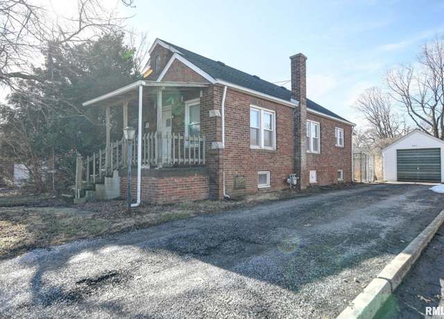 Property at 707 N Webster St, Taylorville, IL 62568, 2 beds, 1 bath
