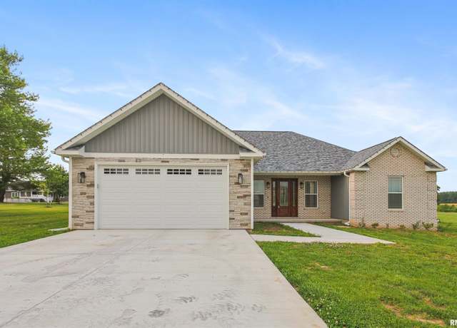 Property at 12900 Cochran Rd, Marion, IL 62959, 4 beds, 2.5 baths