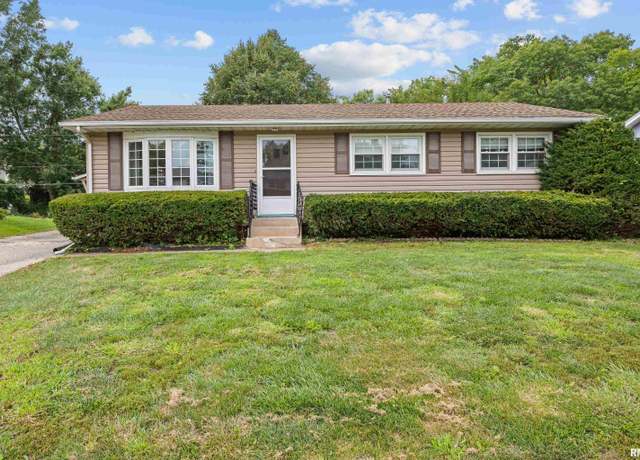Property at 8010 8 1/2 Street West, Rock Island, IL 61201, 3 beds, 1 bath