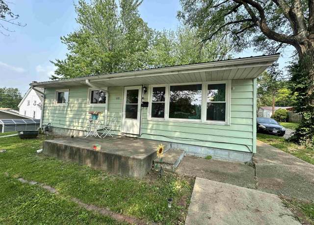 Property at 1025 S 15th St, Quincy, IL 62301, 3 beds, 1 bath