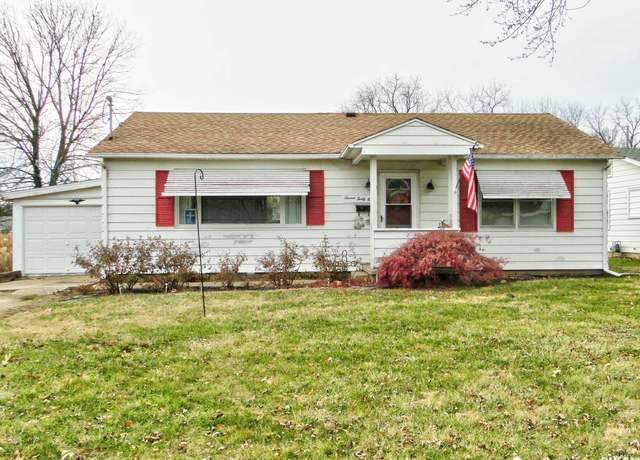 Property at 748 Memorial Dr, Macomb, IL 61455, 2 beds, 1 bath