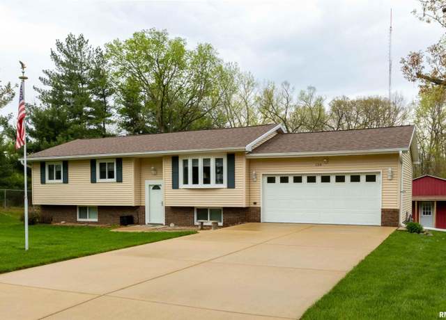 Property at 136 Glenview Ave, East Peoria, IL 61611, 4 beds, 3 baths