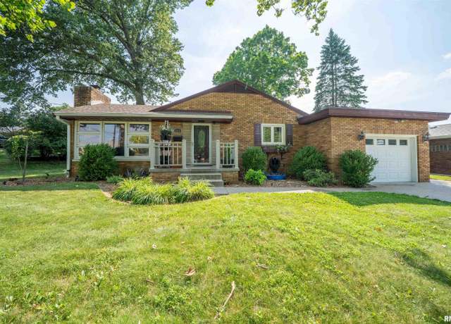 Property at 1329 Hilltop Dr, Pekin, IL 61554, 3 beds, 1.5 baths