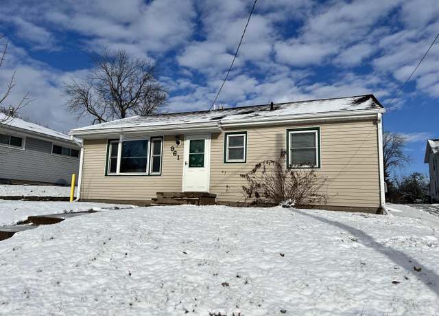 Property at 961 Newell Ave, Muscatine, IA 52761, 3 beds, 1 bath