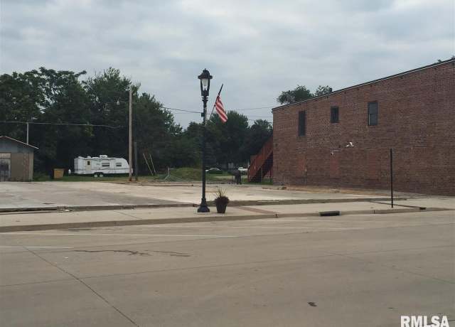 Property at 118 N Prospect St, Cambridge, IL 61238