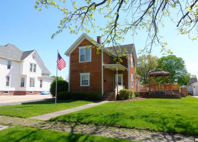 Property at 911 Willard St, Galesburg, IL 61401, 3 beds, 2 baths