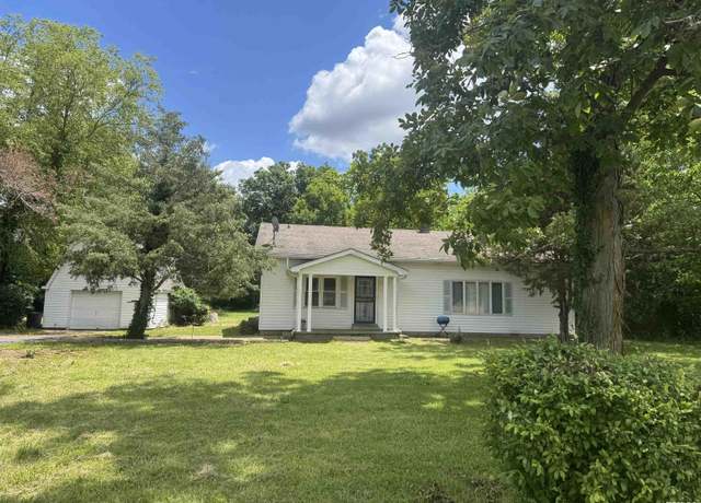 Property at 10122 Lincoln Rd, Benton, IL 62812, 3 beds, 2 baths