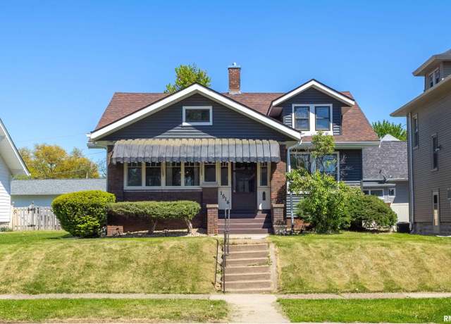 Property at 1514 16th St, Moline, IL 61265, 3 beds, 1.5 baths