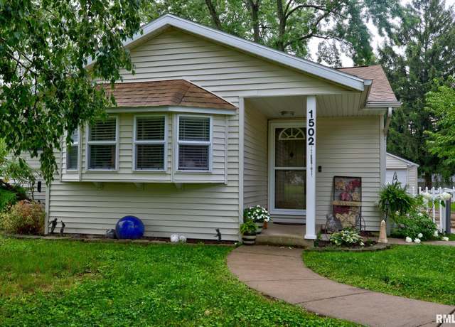 Property at 1502 W Shenandoah Dr, Peoria, IL 61614, 3 beds, 1 bath