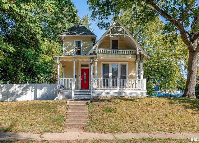 Property at 232 E 13th St, Davenport, IA 52803, 3 beds, 2 baths