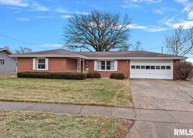 Property at 621 Pauline St, Taylorville, IL 62568, 3 beds, 2 baths