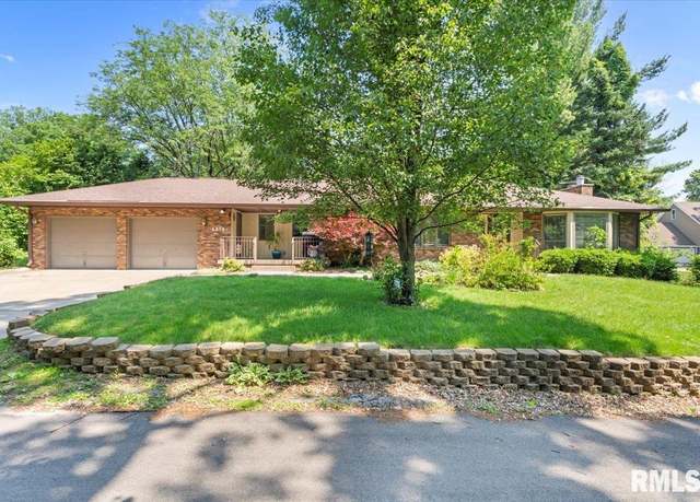 Property at 4319 7th Ave, Moline, IL 61265-2606, 2 beds, 3 baths