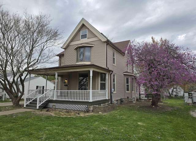 Property at 245 Cherry St, Carthage, IL 62321, 3 beds, 1.5 baths