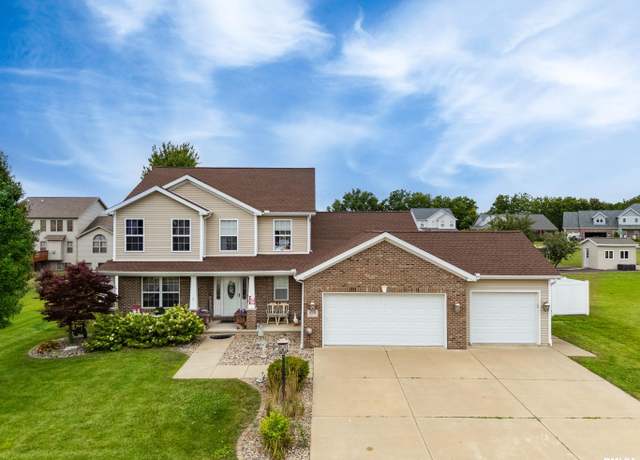Property at 824 Debates St, Washington, IL 61571, 4 beds, 3.5 baths