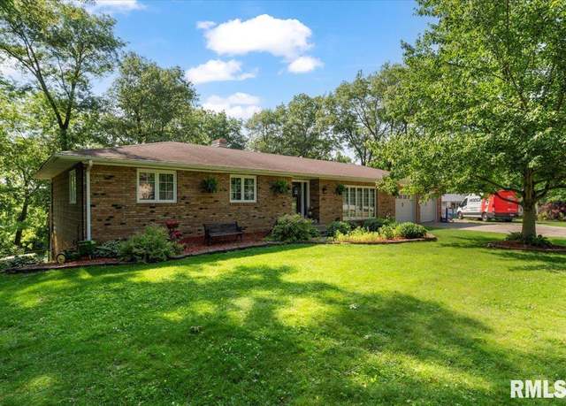 Property at 109 Hillcrest Dr, Geneseo, IL 61254-9256, 4 beds, 3 baths