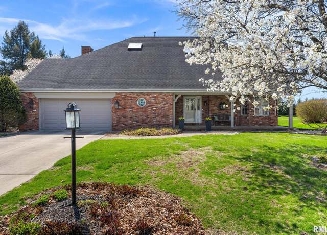Property at 1312 W Wexford Pl, Peoria, IL 61615, 4 beds, 3.5 baths