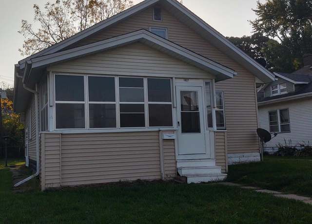 Property at 1837 13th St, Rock Island, IL 61201, 3 beds, 1 bath