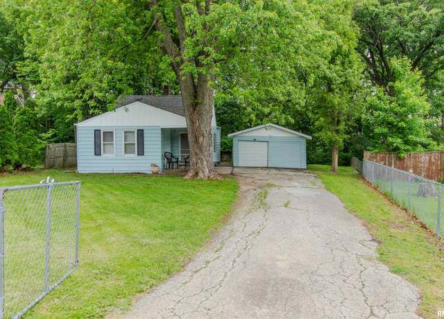 Property at 153 Hollywood Cir, Creve Coeur, IL 61610, 2 beds, 1 bath