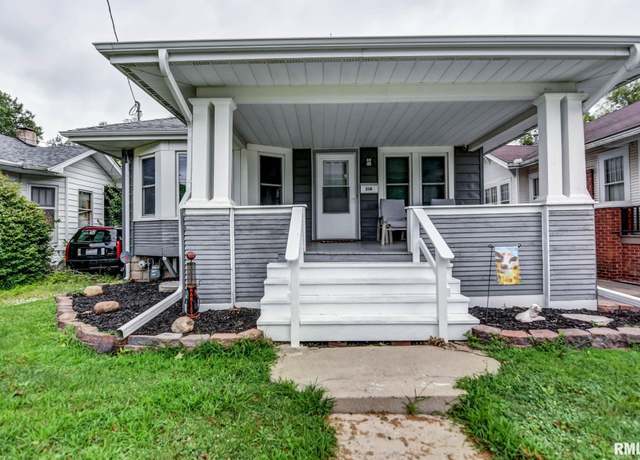 Property at 514 S Main St, Taylorville, IL 62568, 2 beds, 1.5 baths