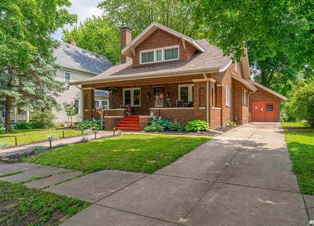 Property at 147 9th St, Lincoln, IL 62656, 4 beds, 2 baths