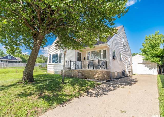 Property at 1218 Black St, Pekin, IL 61554, 4 beds, 1 bath