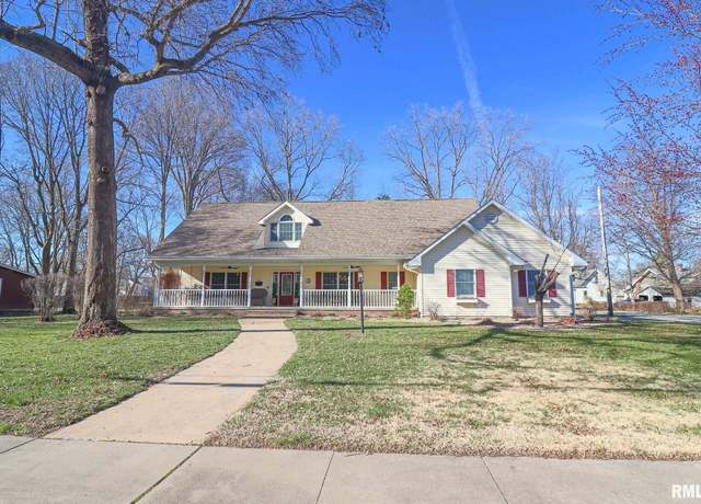 Property at 636 E 2nd South St, Carlinville, IL 62626, 4 beds, 3.5 baths