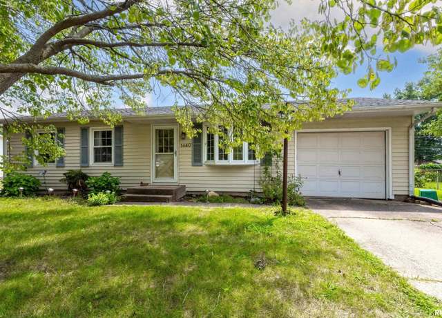 Property at 1440 Glenwood Dr, Le Claire, IA 52753, 3 beds, 1 bath
