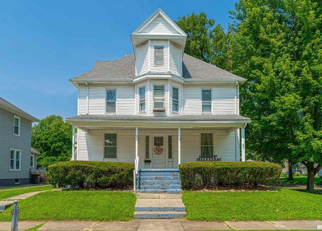 Property at 429 N Ottawa St, Lincoln, IL 62656, 4 beds, 2 baths